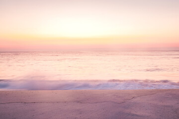 Tranquil Ocean Sunrise Photos – Serene Seascapes, Golden Hour Waves & Peaceful Coastal Horizons