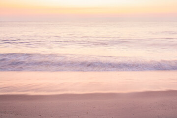 Tranquil Ocean Sunrise Photos – Serene Seascapes, Golden Hour Waves & Peaceful Coastal Horizons