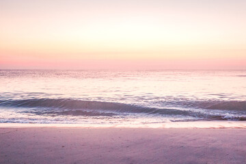 Tranquil Ocean Sunrise Photos – Serene Seascapes, Golden Hour Waves & Peaceful Coastal Horizons
