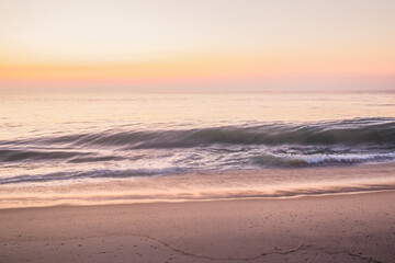 Tranquil Ocean Sunrise Photos – Serene Seascapes, Golden Hour Waves & Peaceful Coastal Horizons