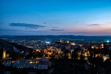 Obraz premium Ciudad de Cuenca en hora azul