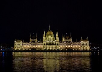 Fototapeta premium Hungarian Parliament building at night