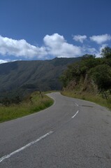 Vias de comunicacion y parques en el Tachira.
Una gran red de autopistas y caminos rurales para el desplazamiento de turistas y tachirenses y muchos parques donde pasar un rato agradable.