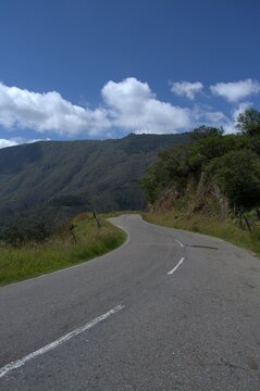 Vias de comunicacion y parques en el Tachira.
Una gran red de autopistas y caminos rurales para el desplazamiento de turistas y tachirenses y muchos parques donde pasar un rato agradable.