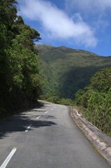 Vias de comunicacion y parques en el Tachira.
Una gran red de autopistas y caminos rurales para el desplazamiento de turistas y tachirenses y muchos parques donde pasar un rato agradable.
