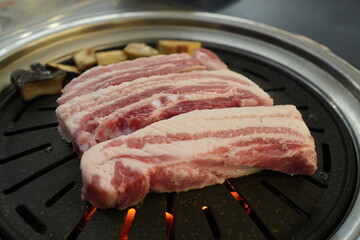 돼지고기 삼겹살 구이