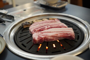 돼지고기 삼겹살 구이