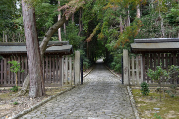 天智天皇陵　参道途中の門　京都市山科区御陵