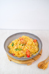 Flavorful Stir-Fried Vermicelli With Shrimp, Red And Green Chilies, Bean Sprouts, And Crunchy Fried Shallots Served Fresh And Hot In A Grey Bowl.
