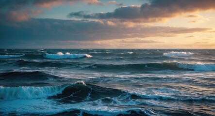 Naklejka premium Waves crashing on a turbulent ocean during sunset with dramatic clouds and golden light reflecting on the water surface