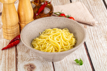 Boiled yellow egg noodles in the bowl