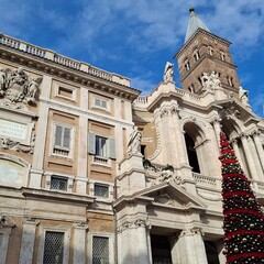 Basilica Santa Maria Maggiore and a christmas tree