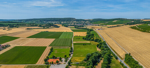 Die Gemeinde Tauberrettersheim bei Röttingen in bayerischen Teil Tauberfrankens von oben