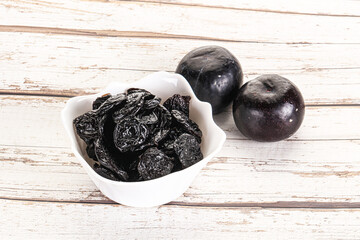 Dry prunes in thw bowl