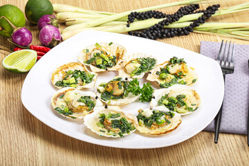 Grilled scallops with green onion