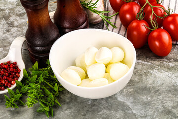 Small mozzarella mini cheese balls