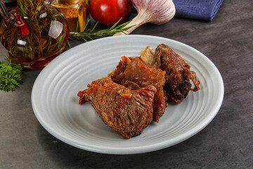 Baked beef ribs with vegetables