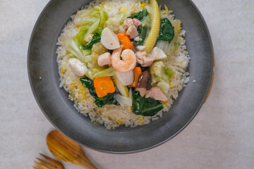 Hearty Fried Rice Served With Stir-Fried Vegetables, Fresh Shrimp, Tender Chicken, And Juicy Squid, Creating A Delicious Dining Experience.