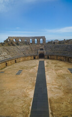 L'area archeologica di Uthina con l'imponente anfiteatro e i resti dell'antica città Romana,...