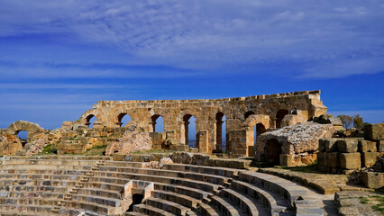 L'area archeologica di Uthina con l'imponente anfiteatro e i resti dell'antica città Romana,...