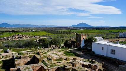 L'area archeologica di Uthina con l'imponente anfiteatro e i resti dell'antica città Romana,...