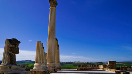 L'area archeologica di Uthina con l'imponente anfiteatro e i resti dell'antica città Romana,...