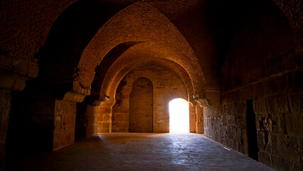 L'area archeologica di Uthina con l'imponente anfiteatro e i resti dell'antica città Romana,...