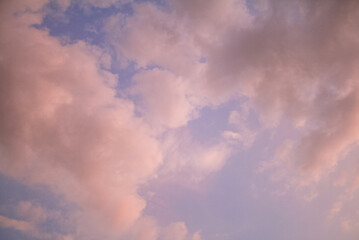 Obraz premium Serene Sky with Soft Pastel Clouds at Dusk