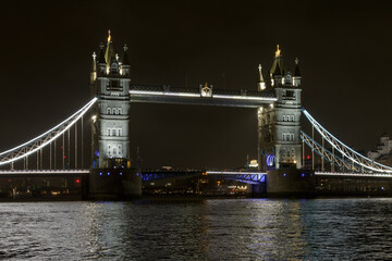 Obraz premium Tower bridge at night