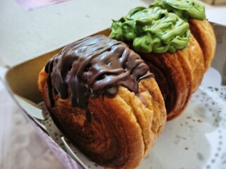 Cromboloni topped with matcha and chocolate