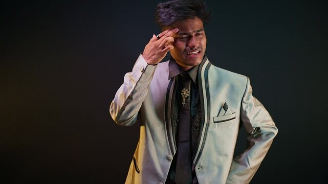 Guy in suit struggling to remember details