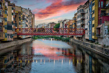 Fototapeta premium Foto de Girona al anochecer