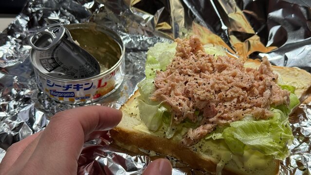 はごろもフーズ シーチキンL エルフレークとレタストースト｜簡単朝食・ツナトースト