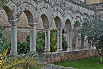 Fototapeta premium Palermo, il chiostro della Chiesa di San Giovanni degli Eremiti - Sicilia