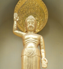 golden buddha statue