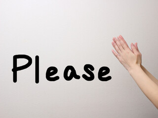 お願いの英語の文字と合わせた手