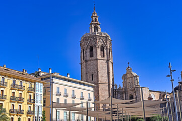 Obraz premium Metropolitan Basilica Cathedral of Saint Mary in Valencia with the bell tower El Miquelete,Spain
