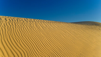 Fototapeta premium Il deserto del Sahara nella regione di Tezeur le località di Ong Jmal e il villaggio di Star Wars. Tunisia Nord Africa