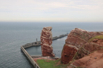 Lange Anna an den roten Klippen auf der Insel Helgoland  in der Nordsee