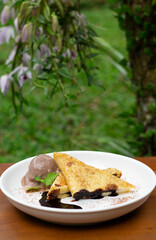 The food menu is toast combined with ice cream