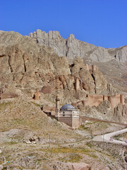 An Ottoman structure from the 1500s, near the ruins of Ishak Pasha Palace in Agri: "Eski Bayezid Mosque"