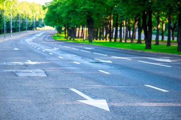 Obraz premium An empty paved road with markings early in the morning on a fine sunny day
