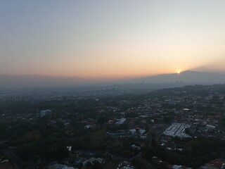 Fototapeta premium Escazu Sunset: Costa Rican Valley View