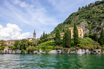 altes dorf an einer hanglage am comer see