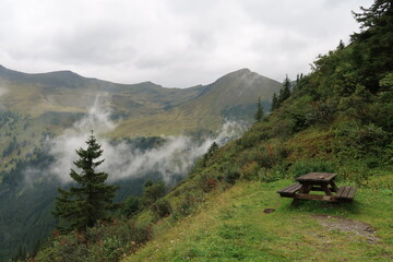 alm mit nebel
