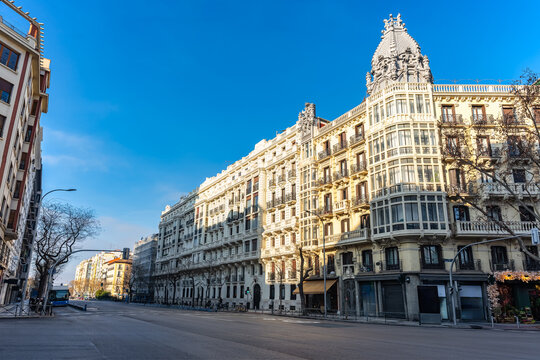 Fototapeta Impressive classical and modernist buildings from the beginning of the 19th century on Calle Alcala in Madrid, Spain