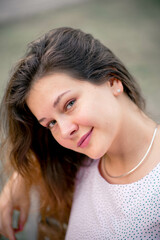 Close-Up Portrait of a Smiling Young Woman – Natural Beauty and Confidence