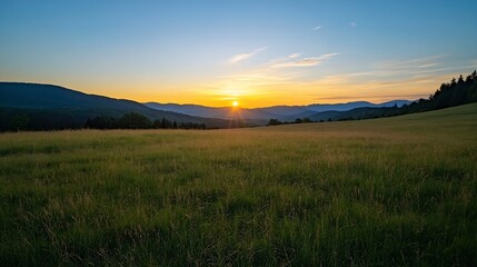 Obraz premium Breathtaking Sunrise Over Lush Green Valley With Rolling Hills in the Background : Generative AI