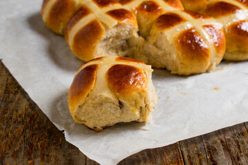 Hot cross buns, English Easter buns