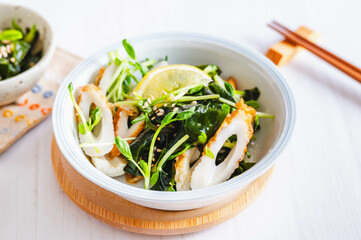 わかめとちくわと豆苗の和え物